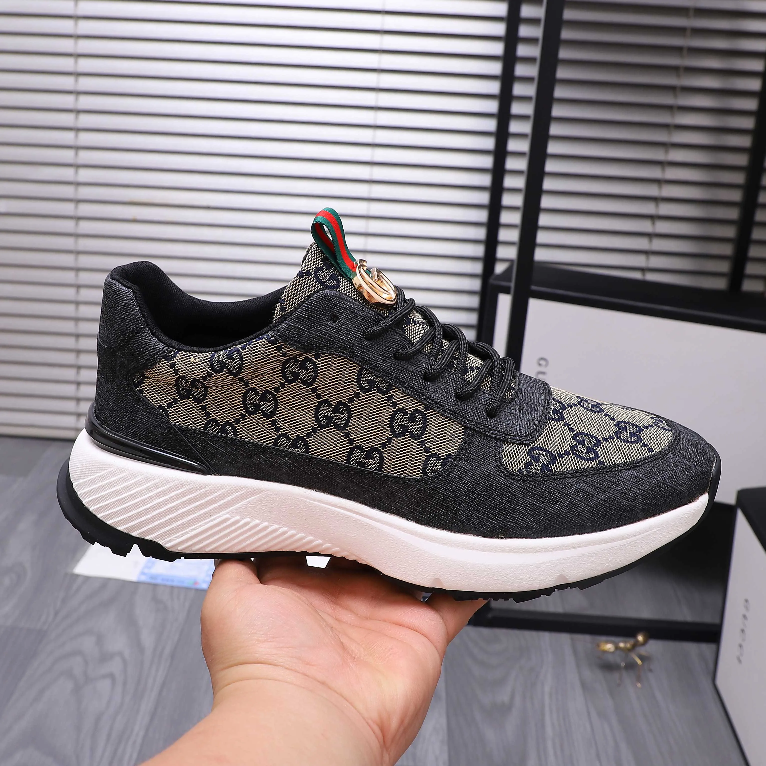 Men's shoes 💰460 Product trademark: GUCCI "Gucci" casual shoes Regular size: 38-44 (45 is custom-made and non-returnable) Product materials: Selected cowhide stitching breathable woven upper, breathable mesh lining, rubber outsole